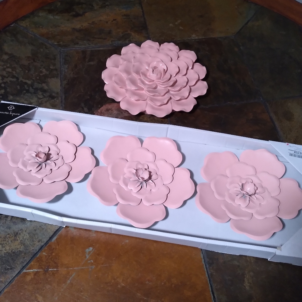 Pink flowers wall decor